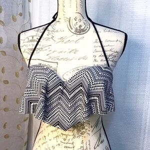 SO Black and White Ruffle Push Up underwire Bikini Top